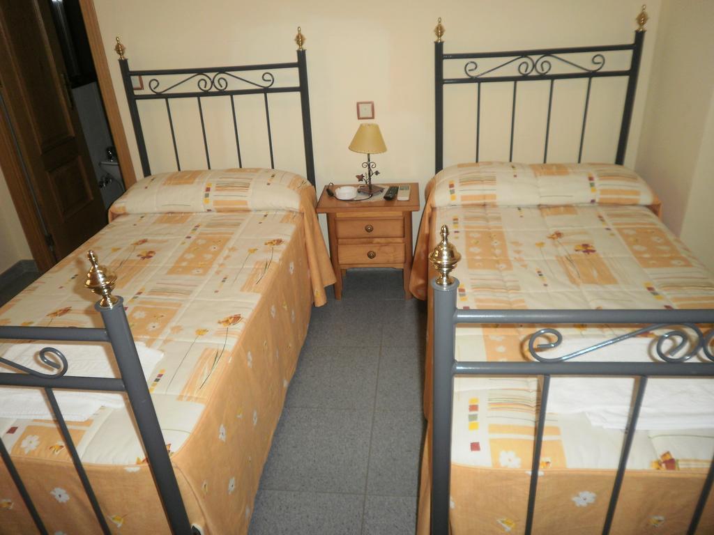 Hostal Miraflor De Las Cadenas Cuacos De Yuste Ngoại thất bức ảnh