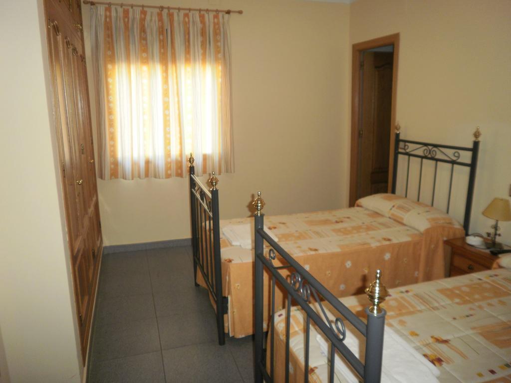 Hostal Miraflor De Las Cadenas Cuacos De Yuste Ngoại thất bức ảnh